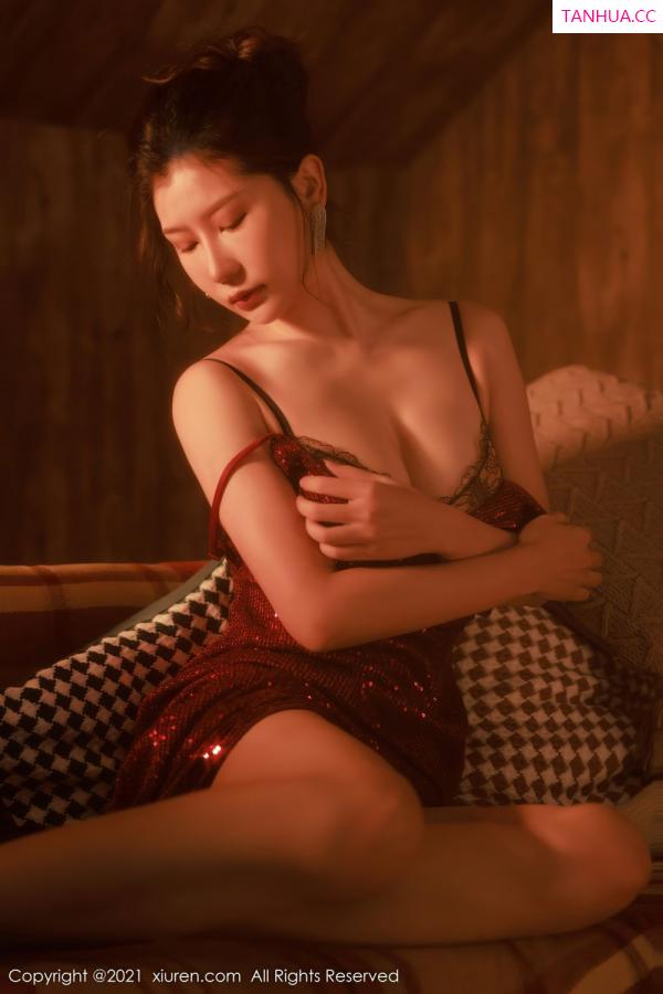 尹甜甜  [XiuRen]高清写真图 2021.12.20 No.4357 尹甜甜第16张图片
